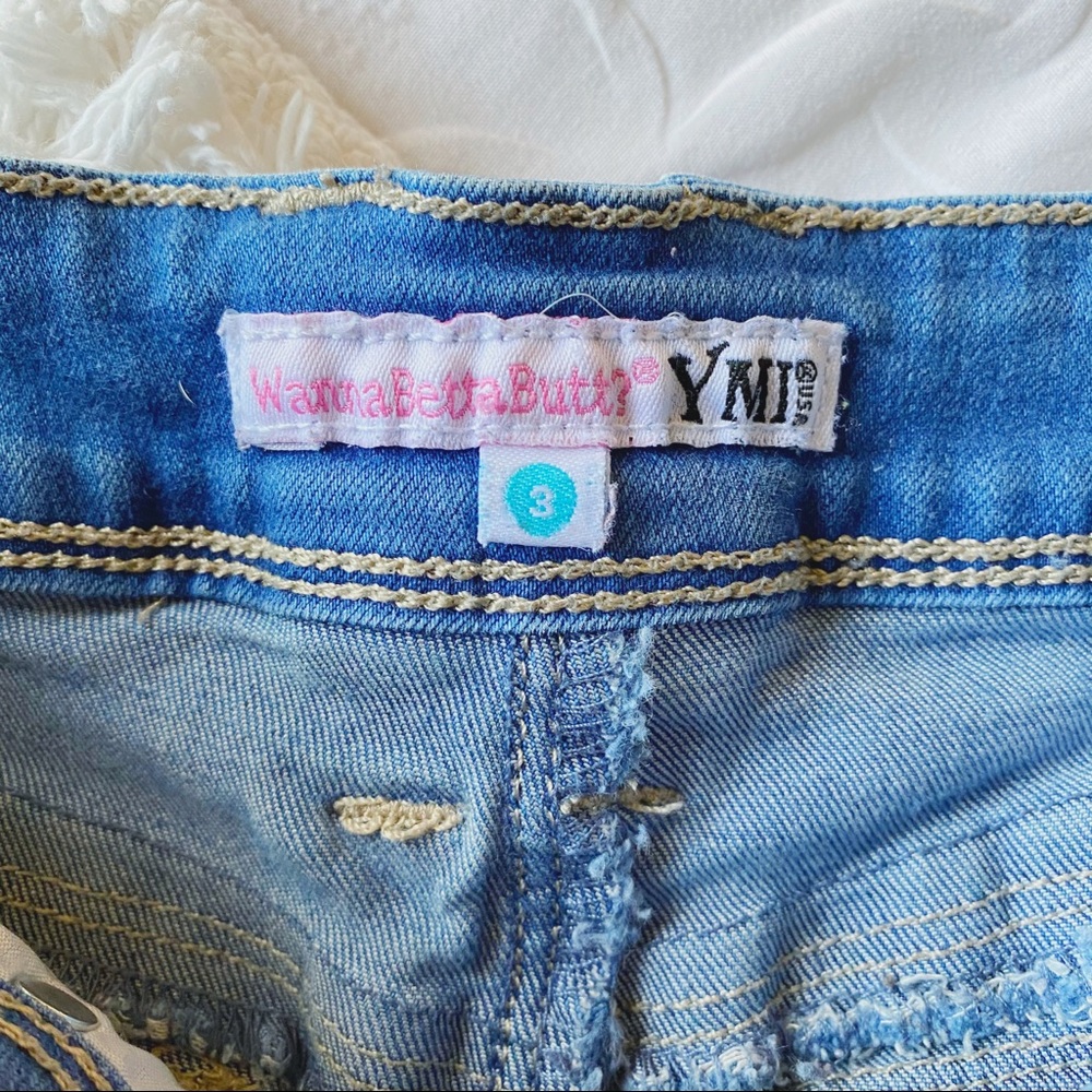 Mid-Rise Distressed Shorts - Picture 3 of 4